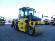 BOMAG BW 154 AP mit Splittstreuer