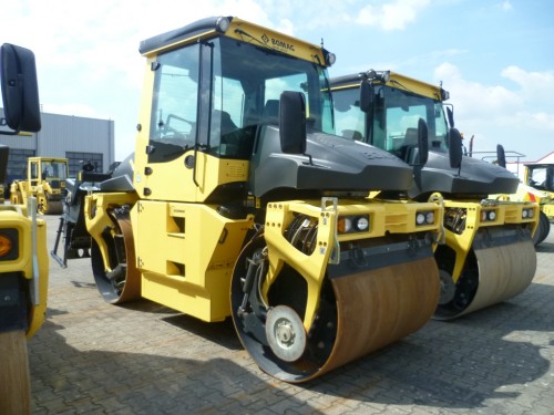 BOMAG BW 174 AP-4i mit Splittstreuer